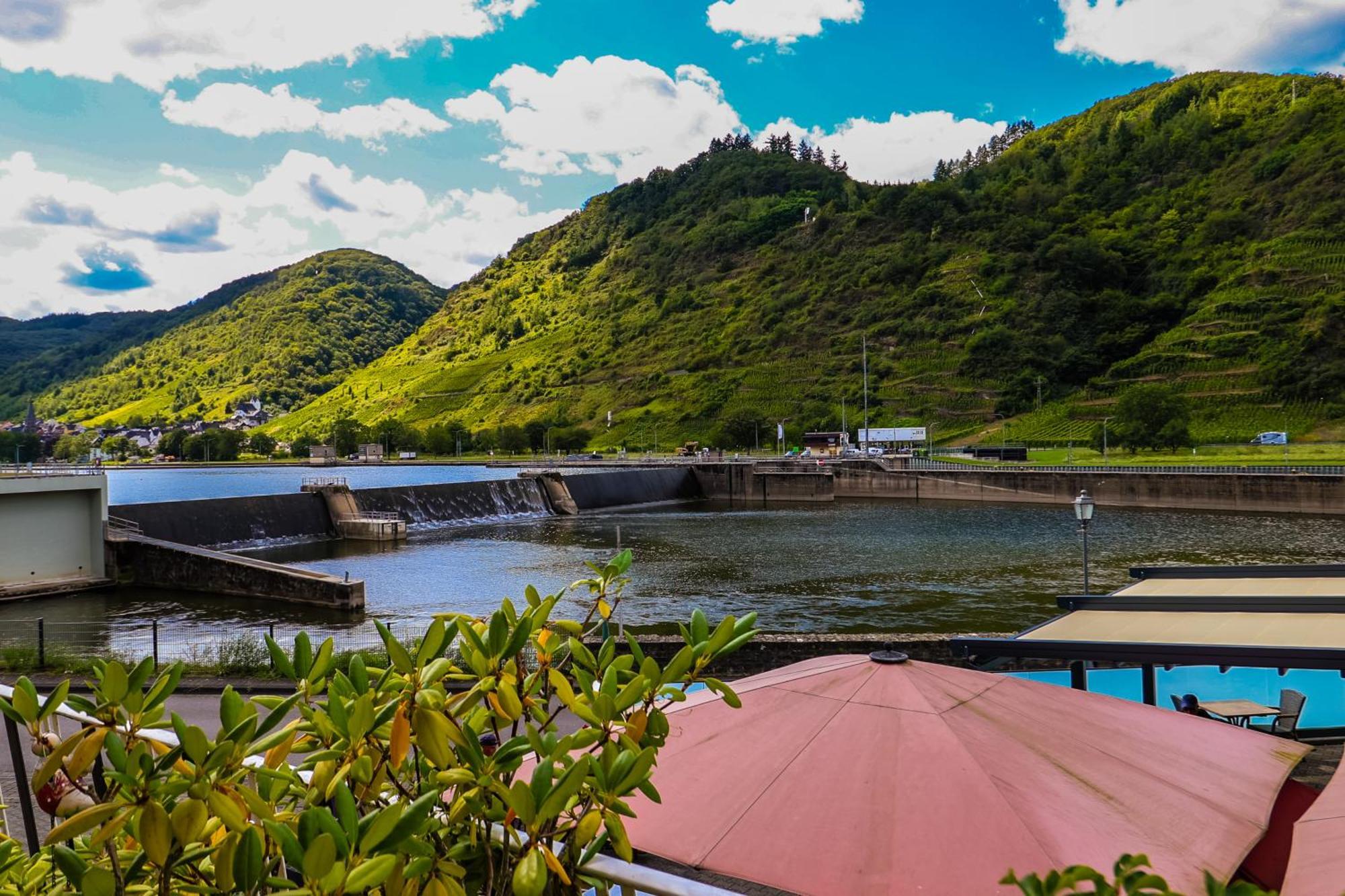 Exklusive Moselidylle: Mit Traumhaftem Staustufenblick, Netflix, Terrasse * Neef