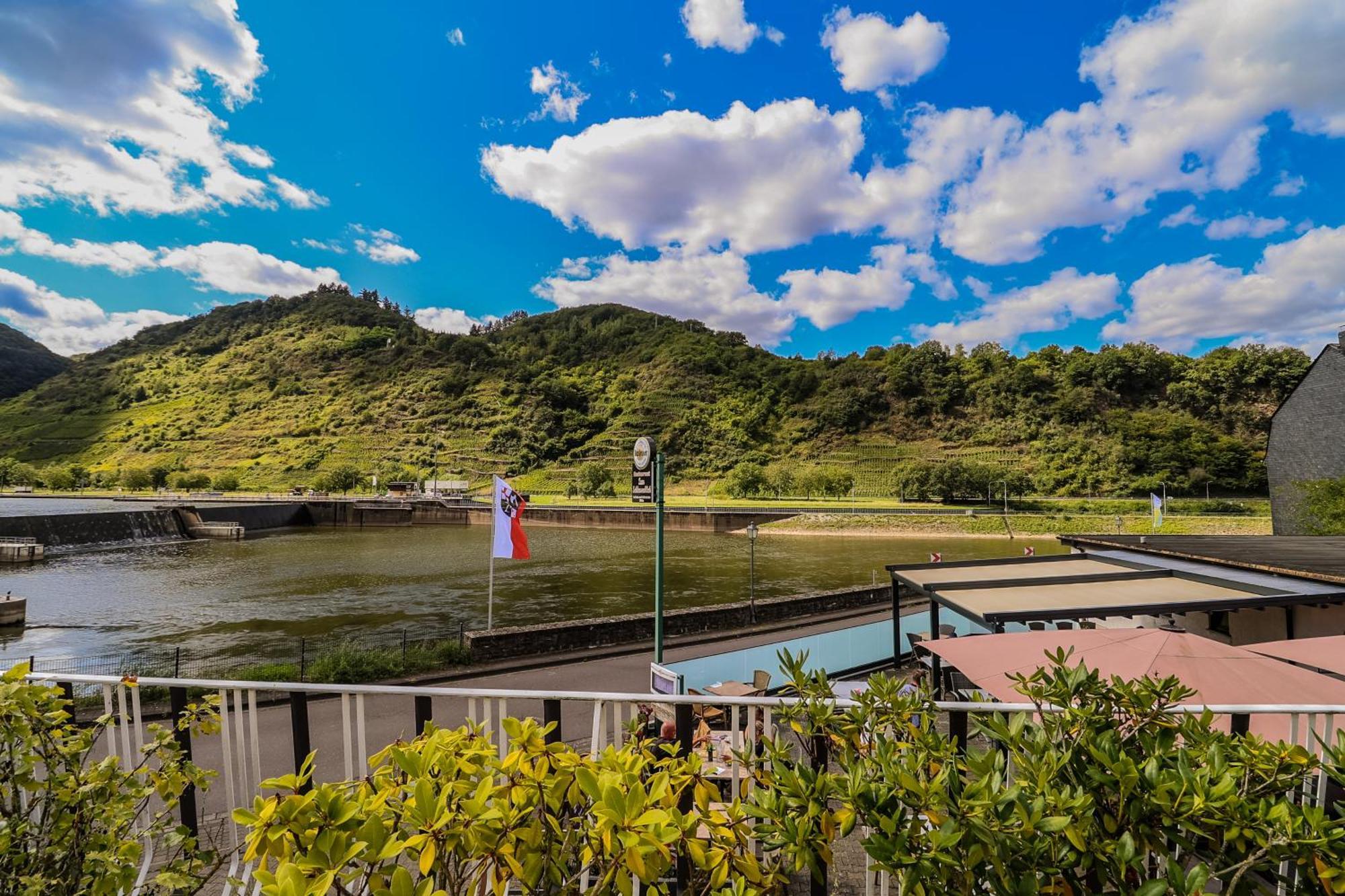 Exklusive Moselidylle: Mit Traumhaftem Staustufenblick, Netflix, Terrasse Apartment